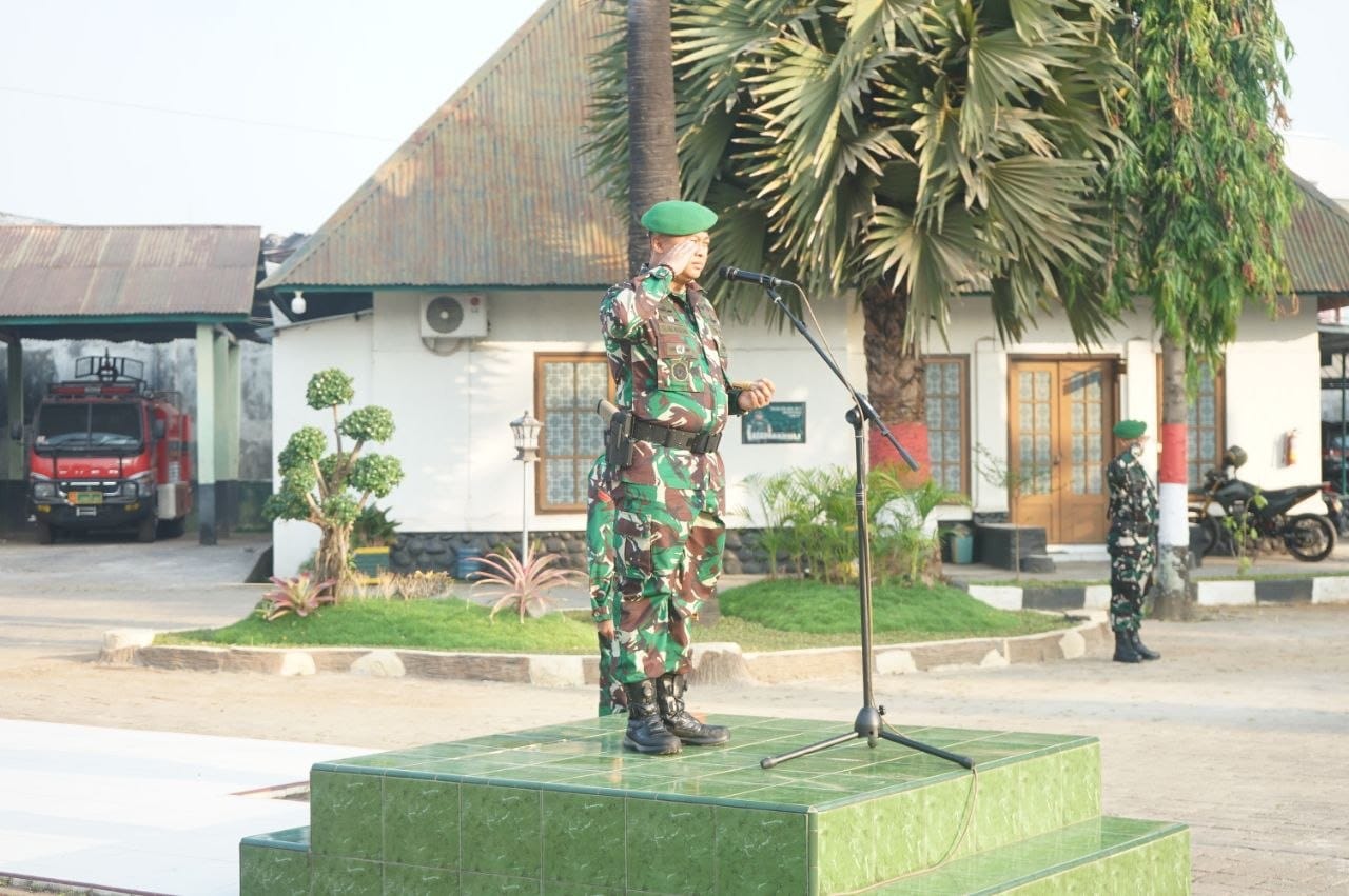 *Dandim 1409/Gowa Pimpin Upacara Bendera Mingguan, Kobarkan Semangat Nasionalisme Prajurit*