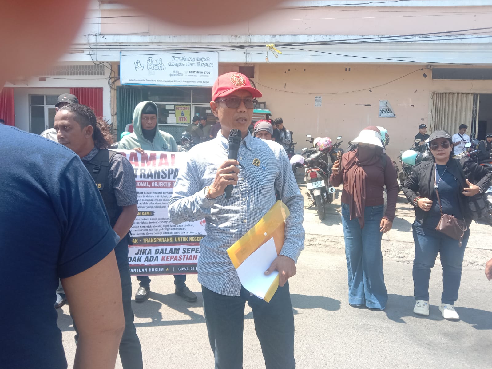 Aksi Damai Lembaga Poros Rakyat Indonesia Depan Polresta Gowa: Mendesak Transparansi & Keadilan Kasus Pemerkosaan Anak Dibawah Umur.