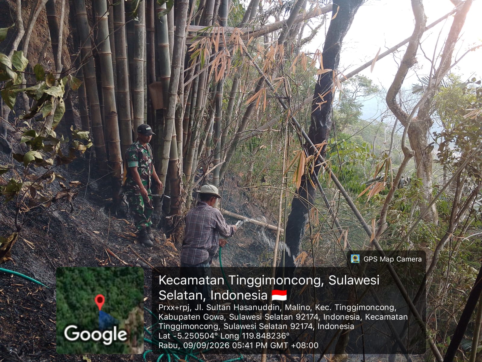 Sinergi TNI, Polri, dan Warga Padamkan Kebakaran Lahan di Malino Gowa