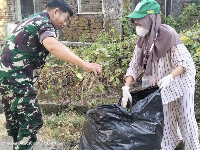 *Sinergi TNI, Mahasiswa KKN UIN, dan Warga Gowa Bersatu Wujudkan Lingkungan Bersih Lewat Karya Bakti*